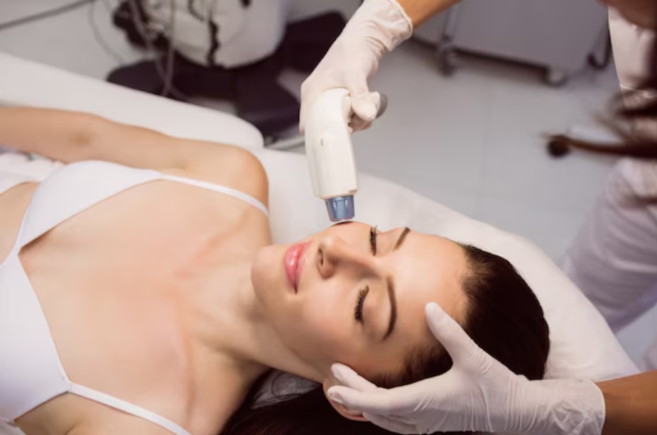 Best Dermatologist in Delhi Shares Tips To Achieve Glowing Skin